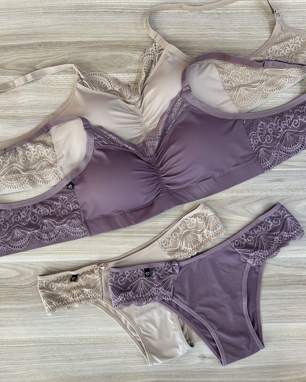 CONJUNTO SUTIA TOP BOJO REMOVIVEL FRANZIDO COM RENDINHA